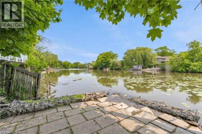 14 Oceanic Dr in Hamilton, ON - Building Photo - Building Photo