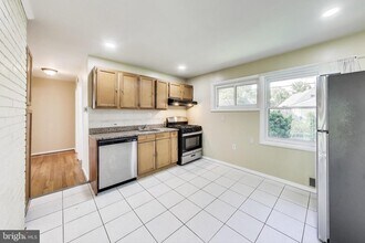 5714 Ridgway Ave in Rockville, MD - Building Photo - Building Photo