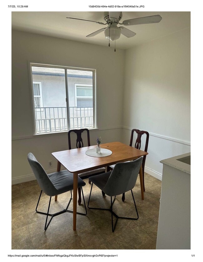 12233 Vanowen St, Unit D in North Hollywood, CA - Foto de edificio - Building Photo