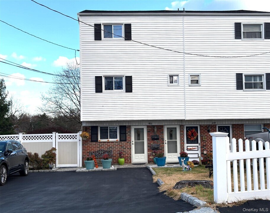 62 Elissa Ln in Yonkers, NY - Building Photo