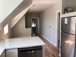 2731 W St Georges Ct-Unit -3 in Chicago, IL - Building Photo - Building Photo