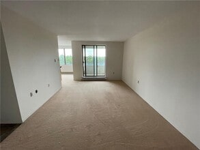 Highview East in London, ON - Building Photo - Building Photo