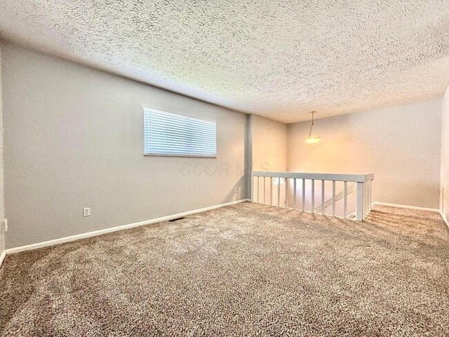 4927 Godown Rd in Columbus, OH - Foto de edificio - Building Photo