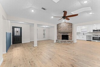 27241 Wells Ln in Conroe, TX - Building Photo - Building Photo