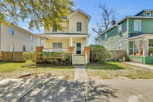 635 E Henry St in Savannah, GA - Building Photo