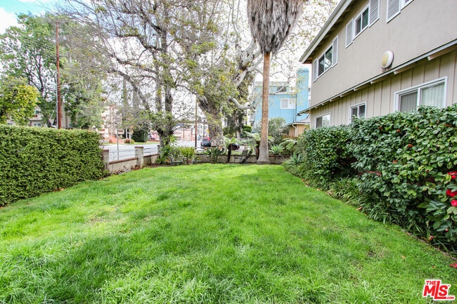 12942 Moorpark St in Los Angeles, CA - Building Photo - Building Photo
