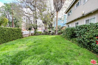 12942 Moorpark St in Los Angeles, CA - Building Photo - Building Photo