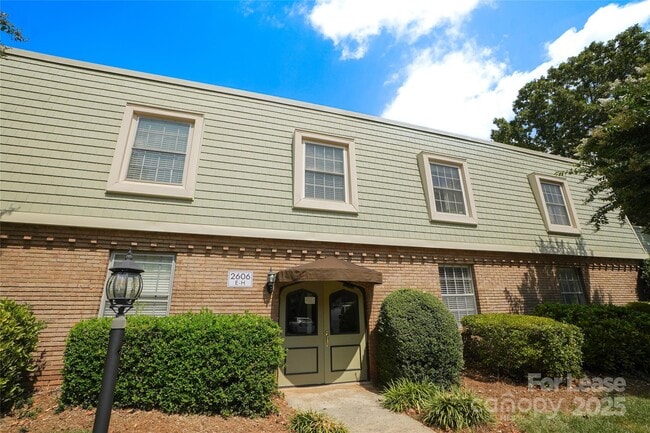 property at 2606 Park Rd