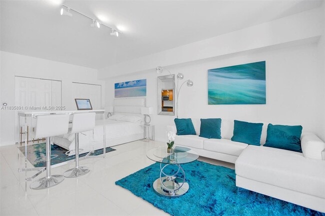 475 Brickell Ave, Unit 10 in Miami, FL - Building Photo - Building Photo
