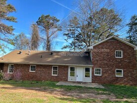 1532 Meriwether St in Griffin, GA - Building Photo