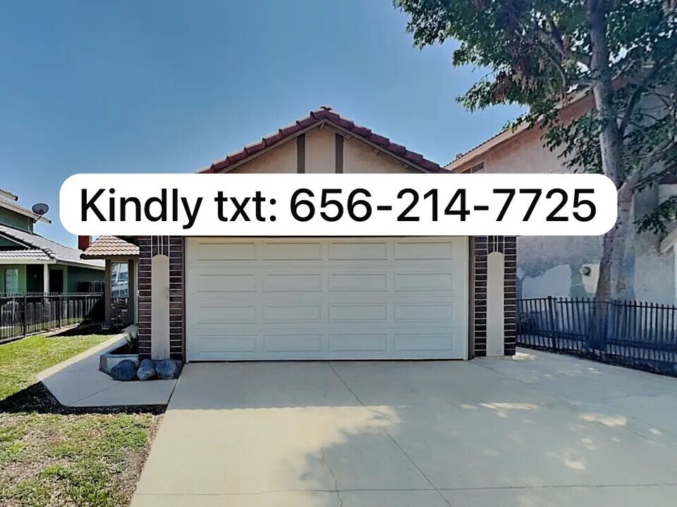 25076 Dana Ln in Moreno Valley, CA - Building Photo