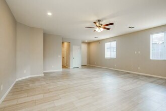 5439 W Fetlock Trail in Phoenix, AZ - Building Photo - Building Photo