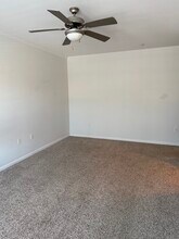 6801 Hanesbrook Cir, Unit 203 in Clemmons, NC - Foto de edificio - Building Photo