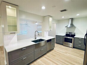 3980 N 67th Ave in Hollywood, FL - Building Photo - Building Photo