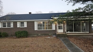 202 N Caswell St in La Grange, NC - Building Photo - Building Photo