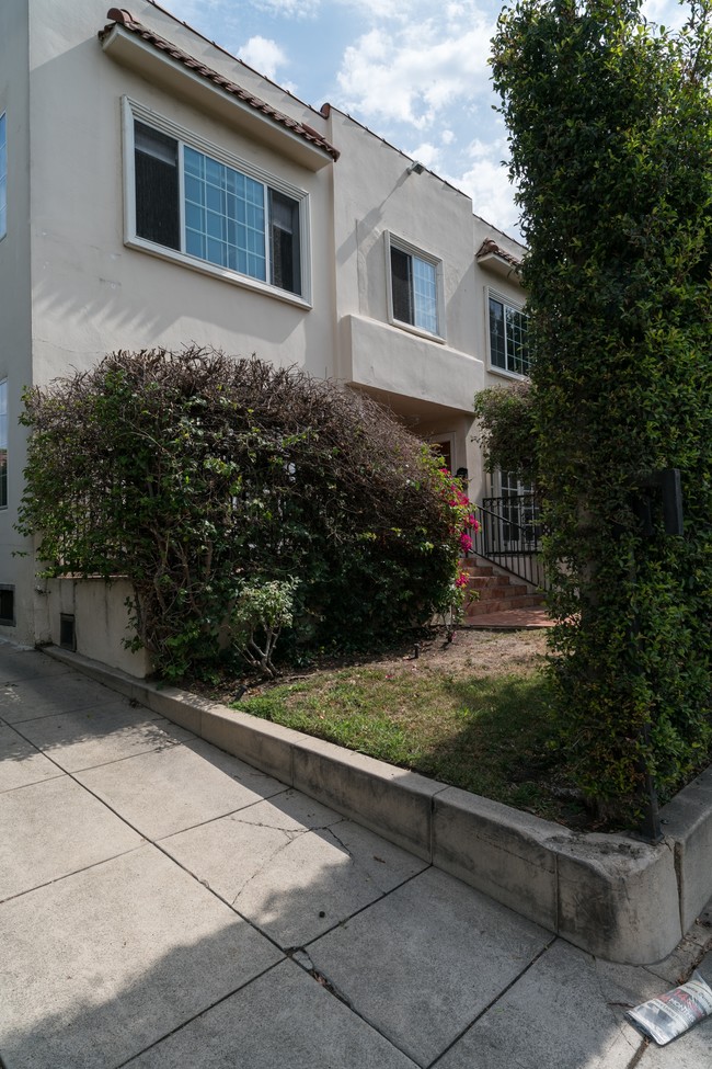 6521-6523 Leland Way in Hollywood, CA - Building Photo - Building Photo