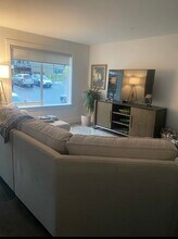 210 First Ave W in Qualicum Beach, BC - Building Photo - Building Photo