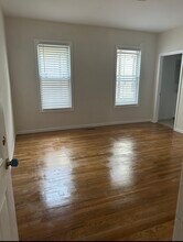 159 Black Rock Ave, Unit 1 in Bridgeport, CT - Foto de edificio - Building Photo
