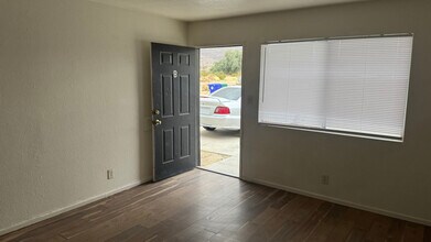 6587 Ocotillo Ave in Twentynine Palms, CA - Foto de edificio - Building Photo