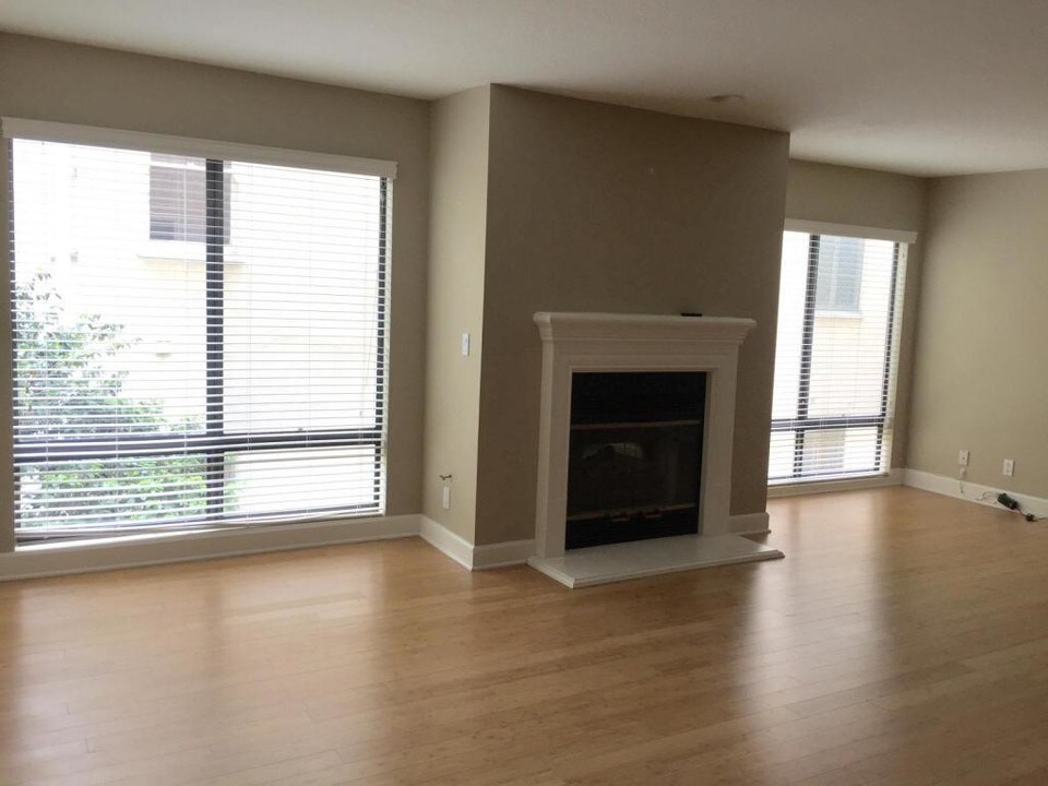 1633 S Bentley Ave-Unit -107 in Los Angeles, CA - Building Photo