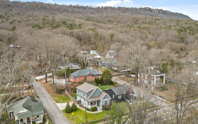 5303 Saint Elmo Ave in Chattanooga, TN - Foto de edificio - Building Photo