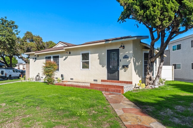 4769 E Malta St in Long Beach, CA - Foto de edificio - Building Photo