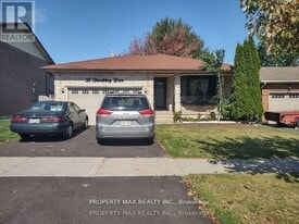 30 Glenabbey Dr in Clarington, ON - Building Photo