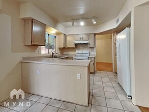 3696 W Sunglade Dr in Tucson, AZ - Building Photo - Building Photo