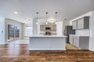 4502 Falcon Dr in Sherman, TX - Foto de edificio - Building Photo
