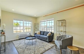 327 Pine St in Pawtucket, RI - Foto de edificio - Building Photo