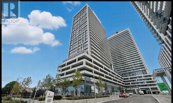 8960 Jane St in Vaughan, ON - Building Photo