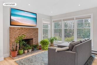 26 Whalers Dr in Sag Harbor, NY - Building Photo - Building Photo