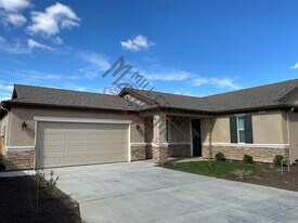 344 W Kimball Ave in Visalia, CA - Building Photo