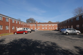 Westwood Gardens in Long Branch, NJ - Foto de edificio - Building Photo