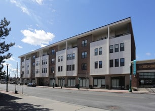 242 Broadway in Schenectady, NY - Foto de edificio - Building Photo