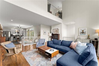 1382 Stirling Cir NW in Atlanta, GA - Building Photo - Building Photo