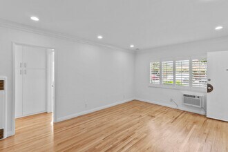 14619 Moorpark St, Unit 1 in Sherman Oaks, CA - Building Photo - Building Photo
