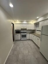 43-04 72nd St in Queens, NY - Foto de edificio - Building Photo