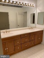 3101 Sutherland Hill Ct in Fairfax, VA - Building Photo