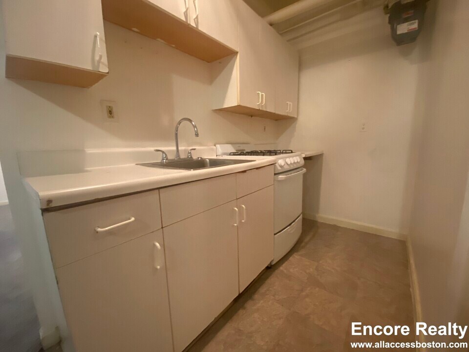 19 Peterborough St in Boston, MA - Building Photo