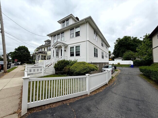 78 Hunnewell Ave, Unit 2 in Boston, MA - Building Photo - Building Photo