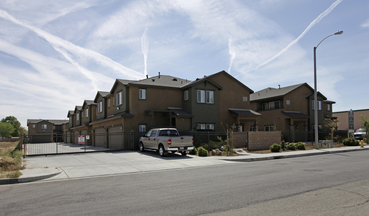 Quail Crossing Apartments in Lancaster, CA - Building Photo