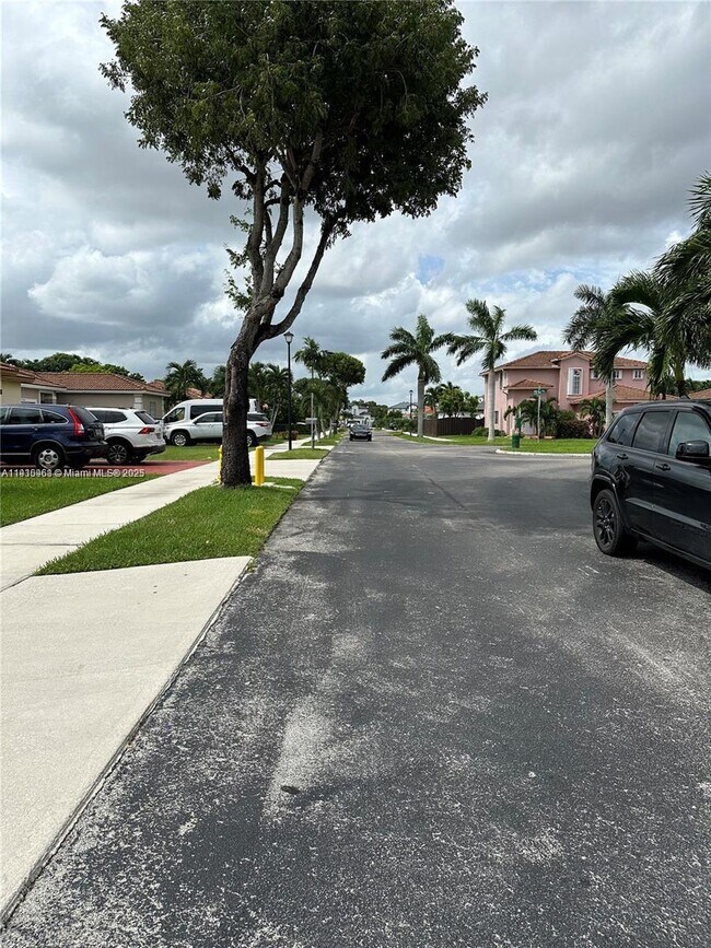 9422 SW 162nd Path in Miami, FL - Building Photo - Building Photo