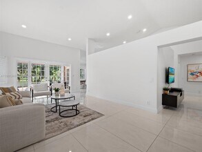 413 Cameron Dr in Weston, FL - Building Photo - Building Photo