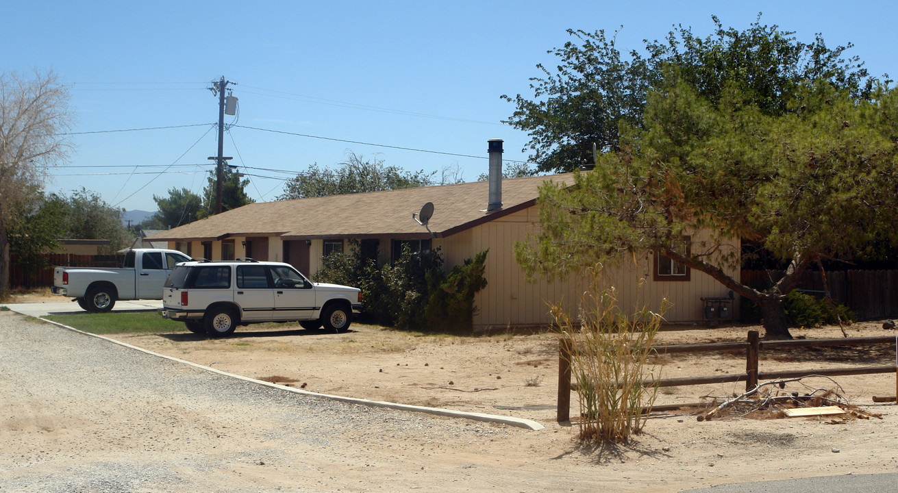 12345 Little Beaver Rd in Apple Valley, CA - Foto de edificio