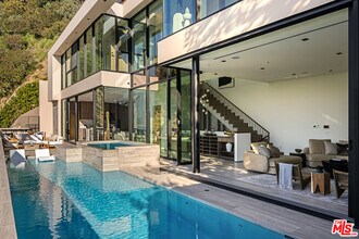 8777 Hollywood Blvd in Los Angeles, CA - Building Photo - Building Photo