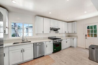 265 Plymouth Dr in Pasadena, CA - Building Photo - Building Photo