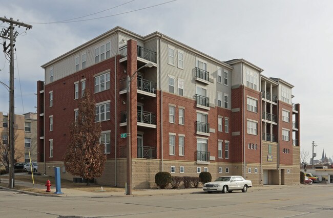 Clybourn Place Apartments in Milwaukee, WI - Building Photo - Building Photo