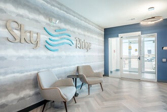 Sky Ridge Senior Apartments and Townhomes in Sun Prairie, WI - Foto de edificio - Lobby