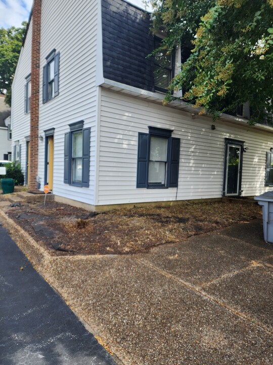 372 Eaton St in Hampton, VA - Building Photo